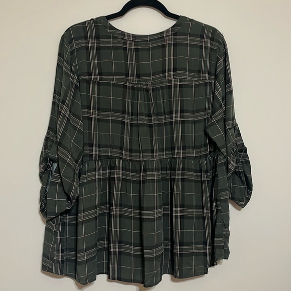 Torrid Babydoll Rayon Twill button Front Top Size 2 - Picture 6 of 9